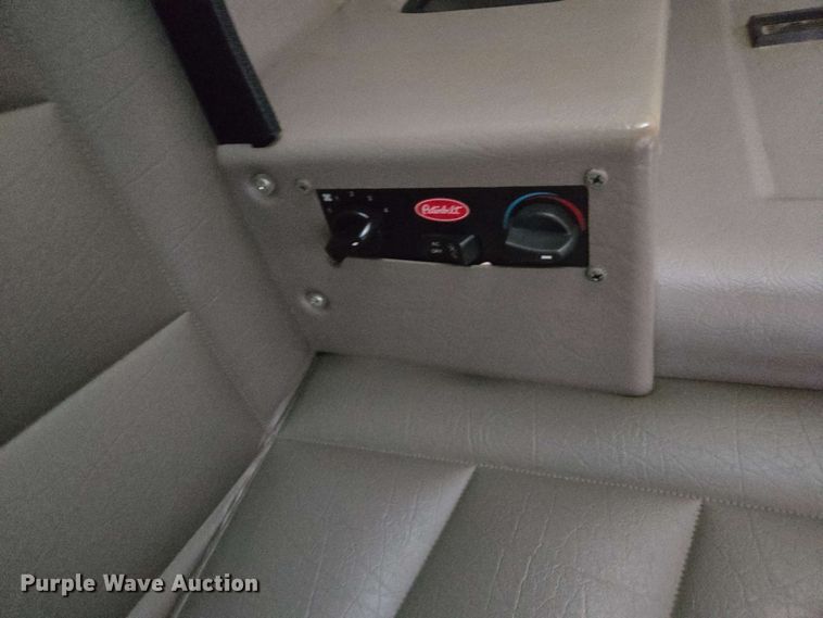 image for item DT6843 2007 Peterbilt 379 semi truck