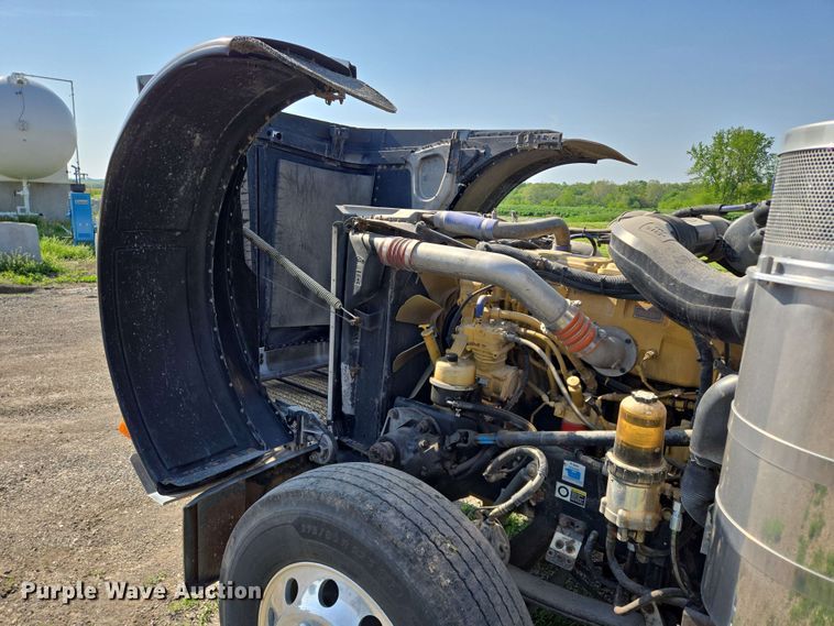 image for item DT6843 2007 Peterbilt 379 semi truck