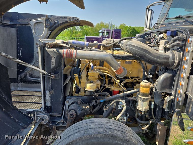 image for item DT6843 2007 Peterbilt 379 semi truck