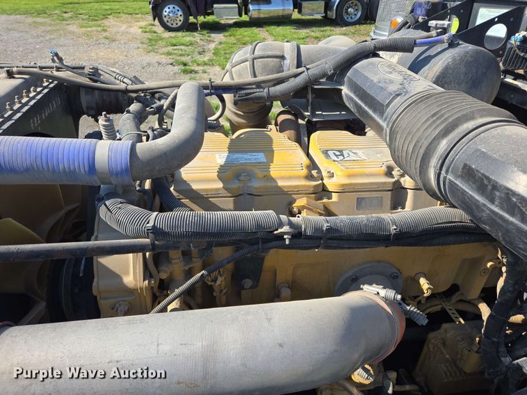 image for item DT6843 2007 Peterbilt 379 semi truck