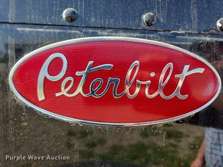 image for item DT6843 2007 Peterbilt 379 semi truck