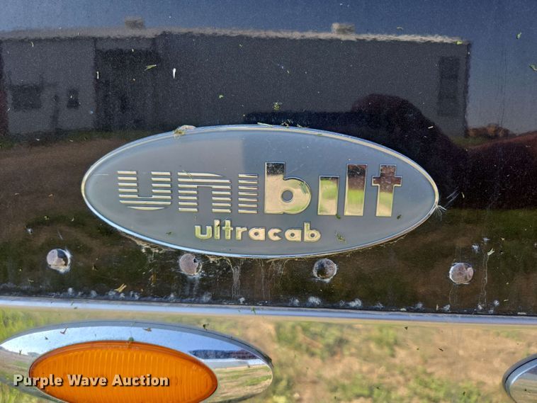 image for item DT6843 2007 Peterbilt 379 semi truck