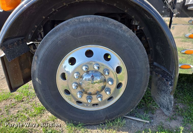 image for item DT6843 2007 Peterbilt 379 semi truck