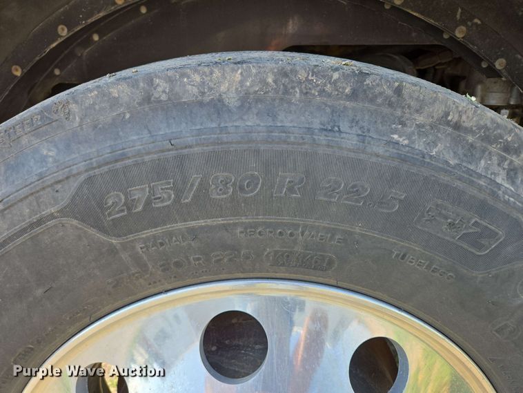 image for item DT6843 2007 Peterbilt 379 semi truck