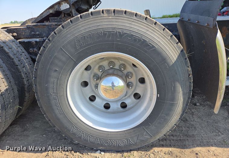 image for item DT6843 2007 Peterbilt 379 semi truck