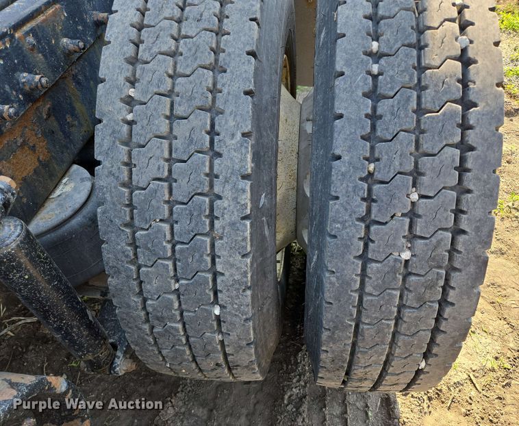 image for item DT6843 2007 Peterbilt 379 semi truck