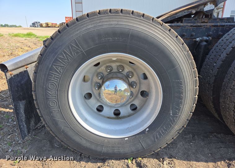 image for item DT6843 2007 Peterbilt 379 semi truck