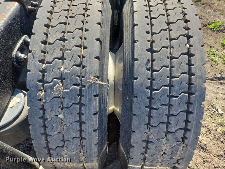 image for item DT6843 2007 Peterbilt 379 semi truck