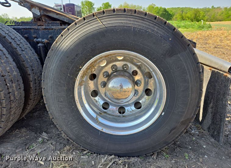 image for item DT6843 2007 Peterbilt 379 semi truck