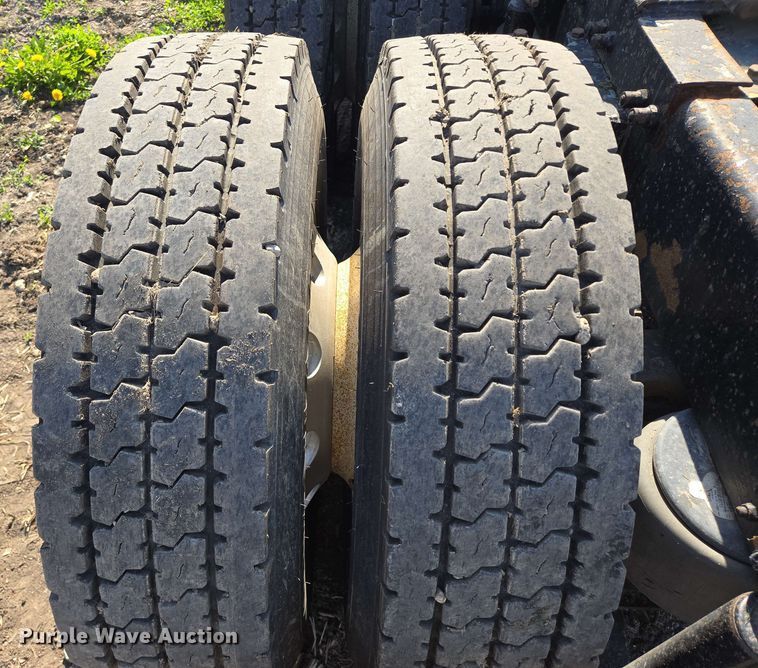 image for item DT6843 2007 Peterbilt 379 semi truck