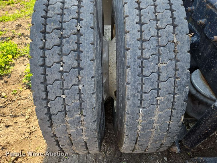 image for item DT6843 2007 Peterbilt 379 semi truck