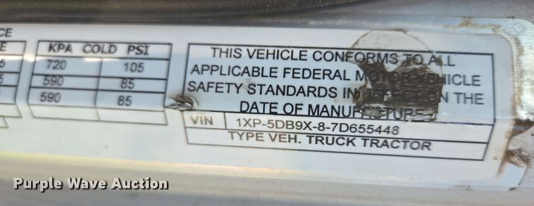 image for item DT6843 2007 Peterbilt 379 semi truck