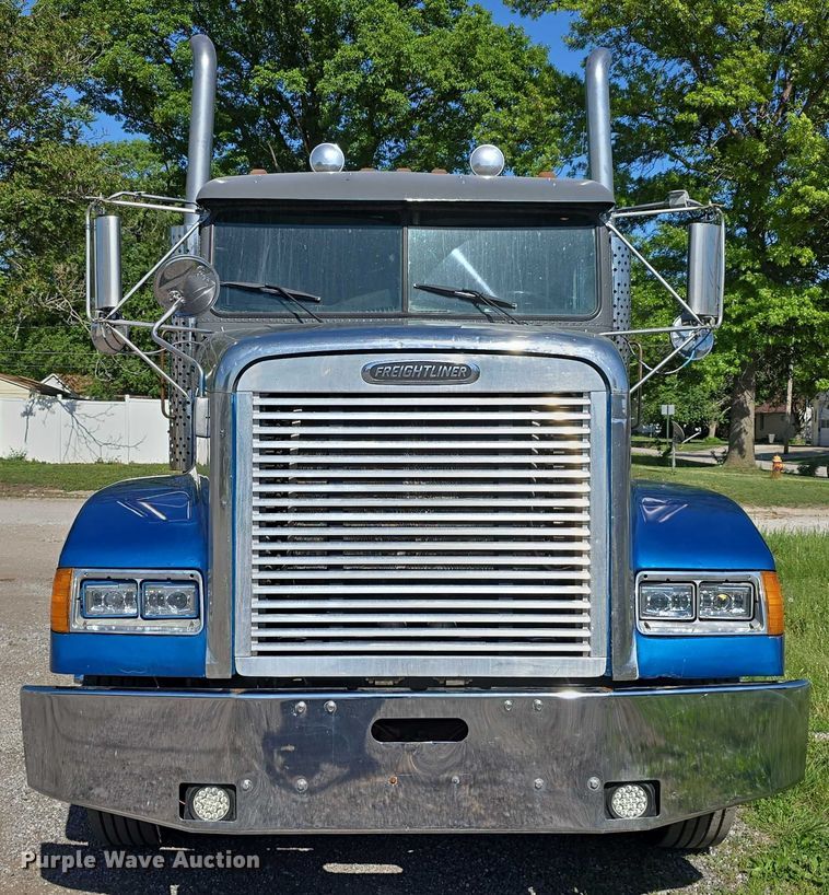 image for item DT6874 1997 Freightliner FLD semi truck