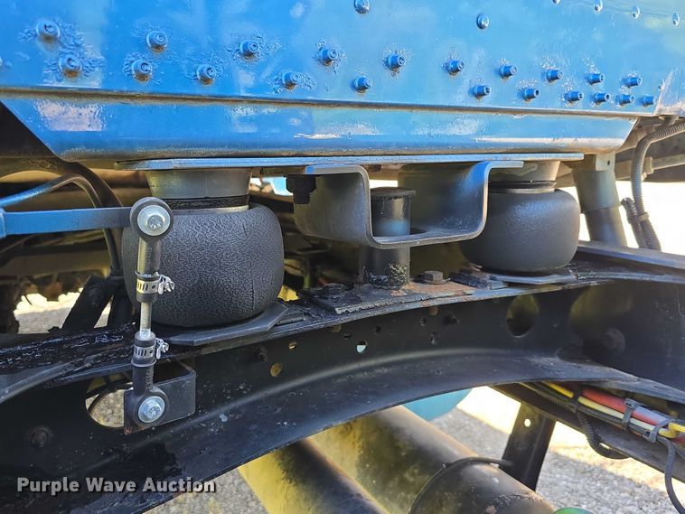 image for item DT6874 1997 Freightliner FLD semi truck