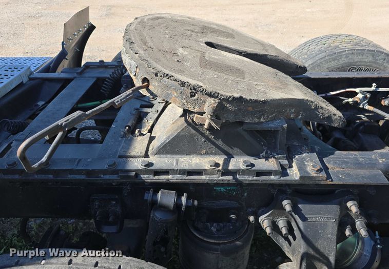 image for item DT6874 1997 Freightliner FLD semi truck