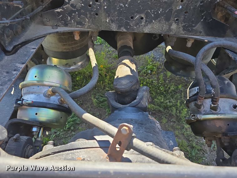 image for item DT6874 1997 Freightliner FLD semi truck