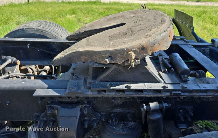 image for item DT6874 1997 Freightliner FLD semi truck