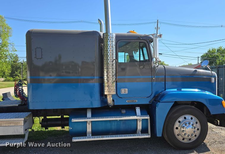 image for item DT6874 1997 Freightliner FLD semi truck