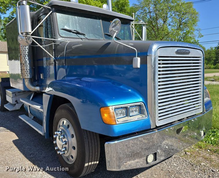 image for item DT6874 1997 Freightliner FLD semi truck