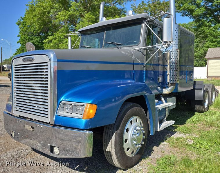 image for item DT6874 1997 Freightliner FLD semi truck