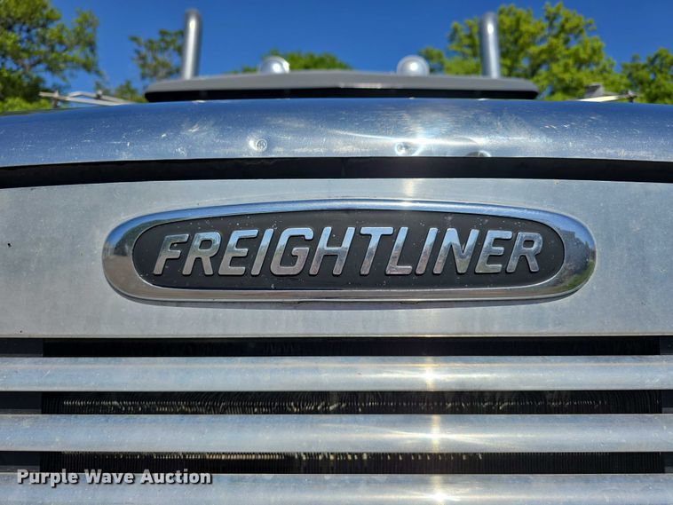 image for item DT6874 1997 Freightliner FLD semi truck
