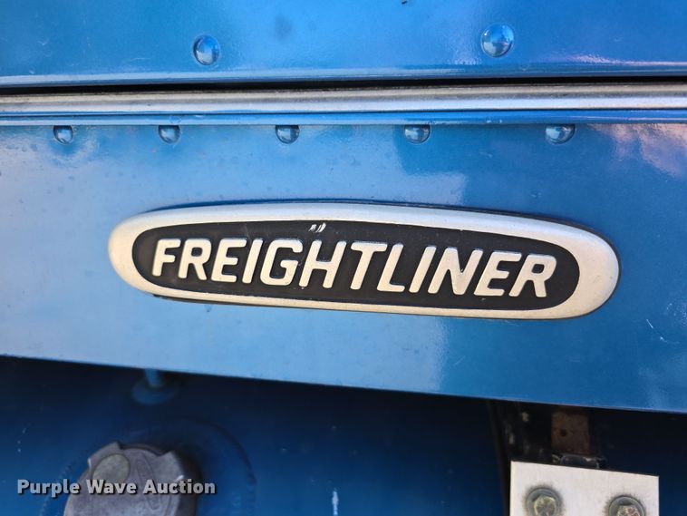 image for item DT6874 1997 Freightliner FLD semi truck