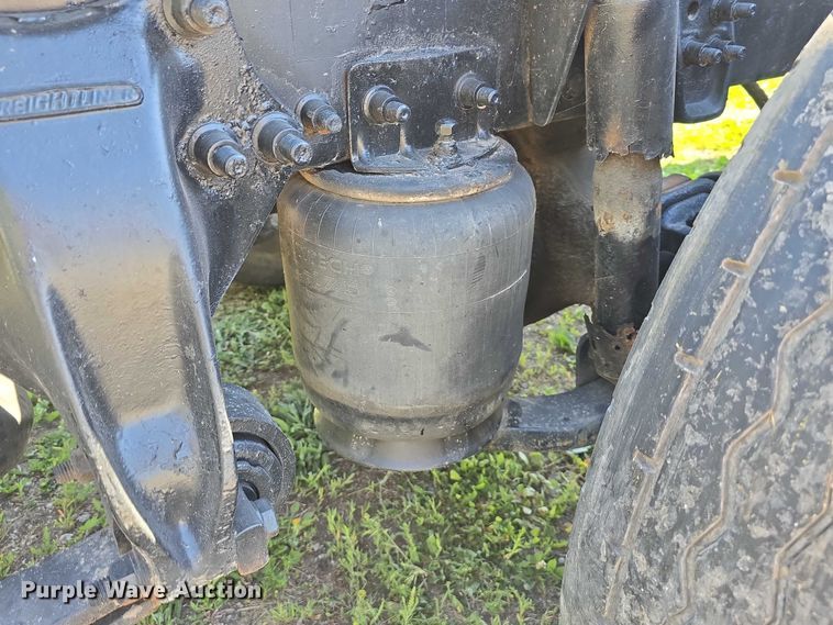 image for item DT6874 1997 Freightliner FLD semi truck