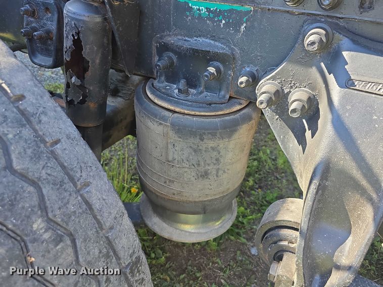 image for item DT6874 1997 Freightliner FLD semi truck