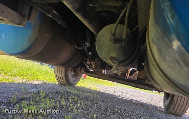 image for item DT6874 1997 Freightliner FLD semi truck