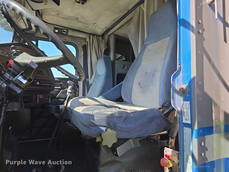 image for item DT6874 1997 Freightliner FLD semi truck