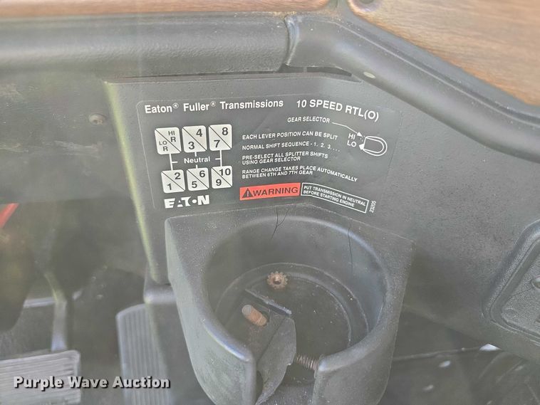 image for item DT6874 1997 Freightliner FLD semi truck