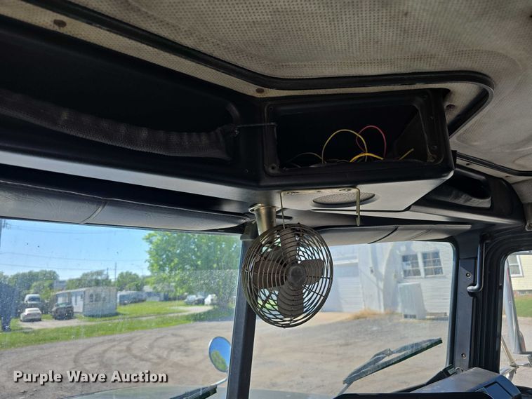 image for item DT6874 1997 Freightliner FLD semi truck