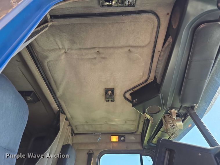 image for item DT6874 1997 Freightliner FLD semi truck