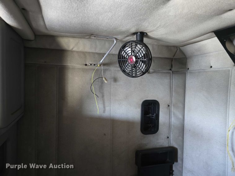 image for item DT6874 1997 Freightliner FLD semi truck