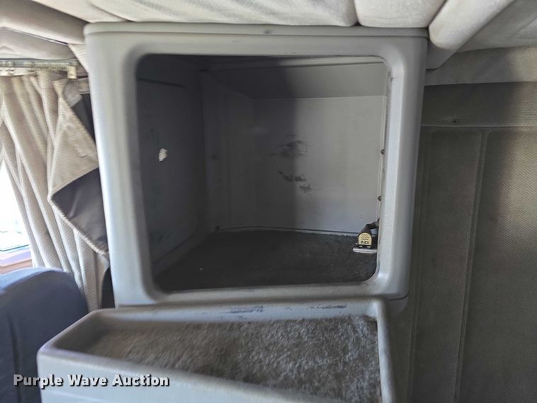 image for item DT6874 1997 Freightliner FLD semi truck