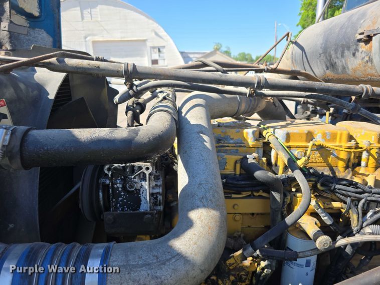 image for item DT6874 1997 Freightliner FLD semi truck