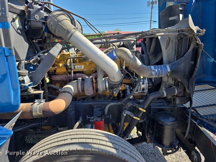 image for item DT6874 1997 Freightliner FLD semi truck