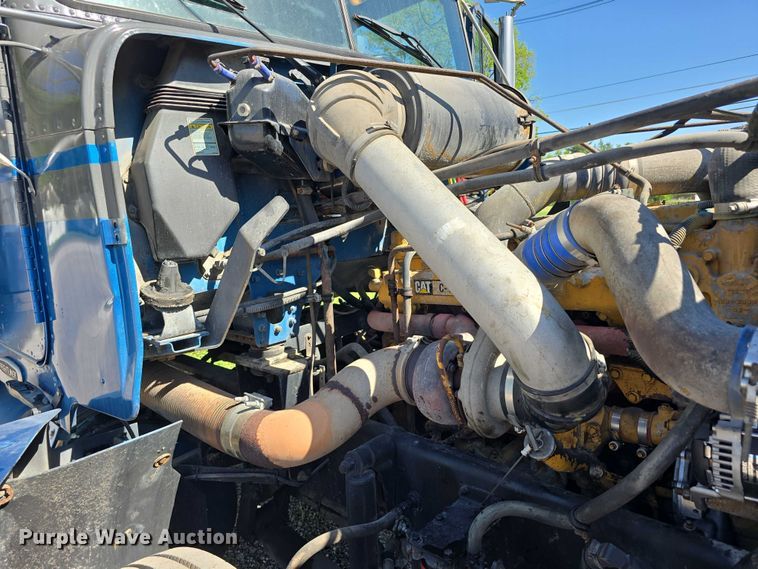 image for item DT6874 1997 Freightliner FLD semi truck