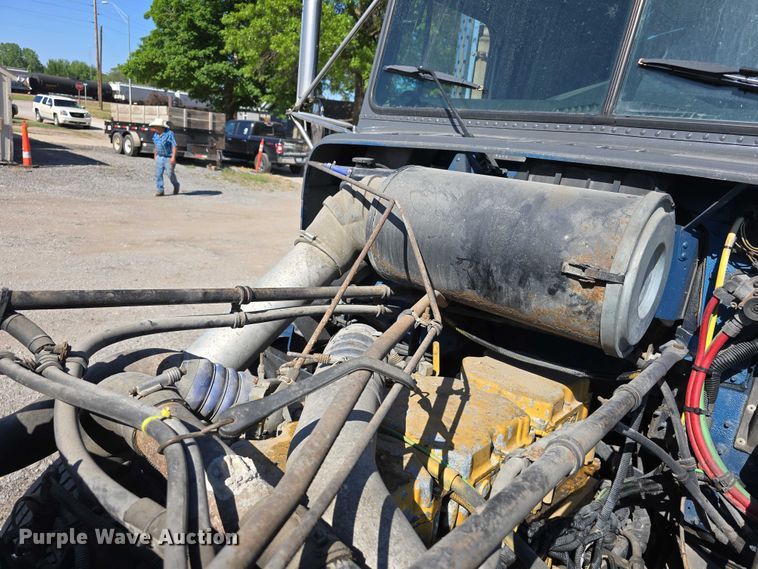 image for item DT6874 1997 Freightliner FLD semi truck