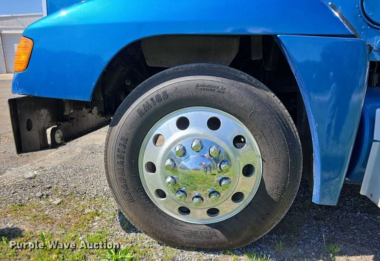 image for item DT6874 1997 Freightliner FLD semi truck