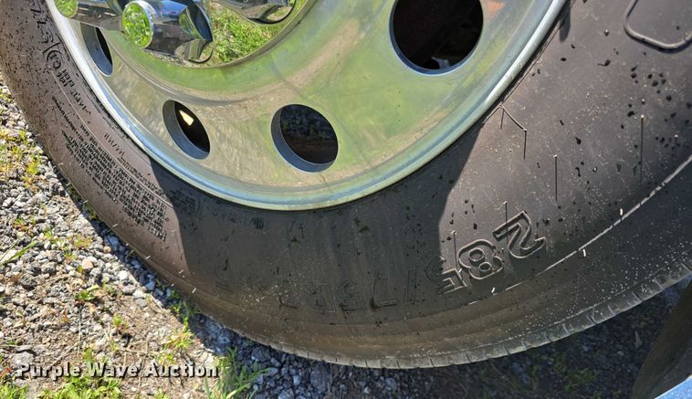 image for item DT6874 1997 Freightliner FLD semi truck