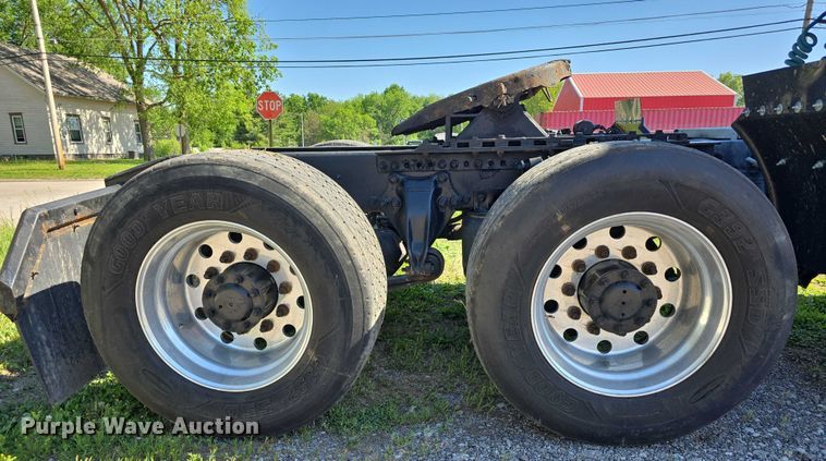 image for item DT6874 1997 Freightliner FLD semi truck