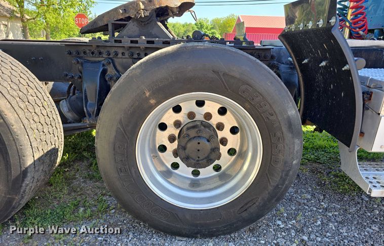 image for item DT6874 1997 Freightliner FLD semi truck