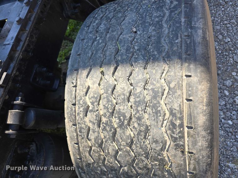 image for item DT6874 1997 Freightliner FLD semi truck