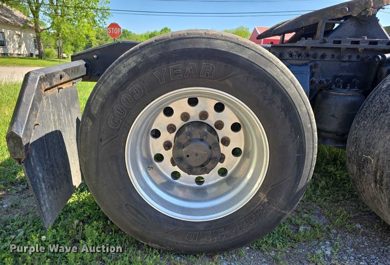 image for item DT6874 1997 Freightliner FLD semi truck