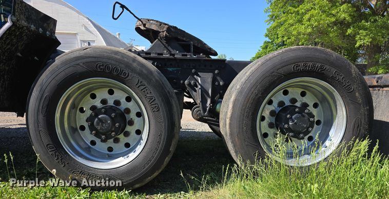 image for item DT6874 1997 Freightliner FLD semi truck