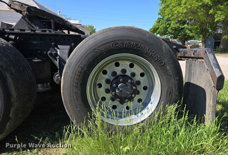 image for item DT6874 1997 Freightliner FLD semi truck