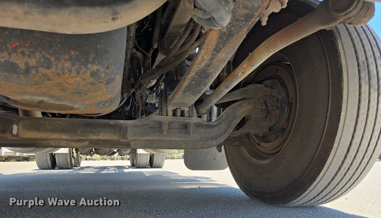 image for item DT6878 2010 Peterbilt 386 semi truck