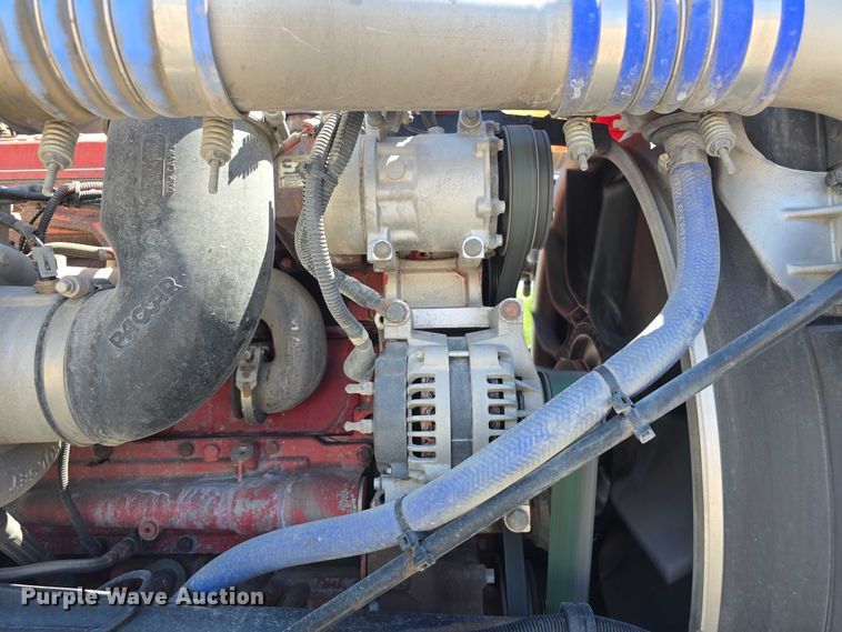 image for item DT6878 2010 Peterbilt 386 semi truck