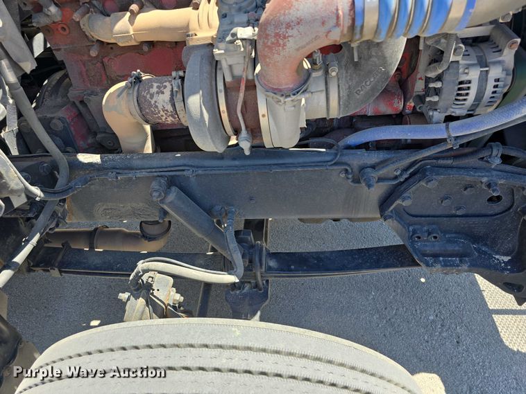 image for item DT6878 2010 Peterbilt 386 semi truck